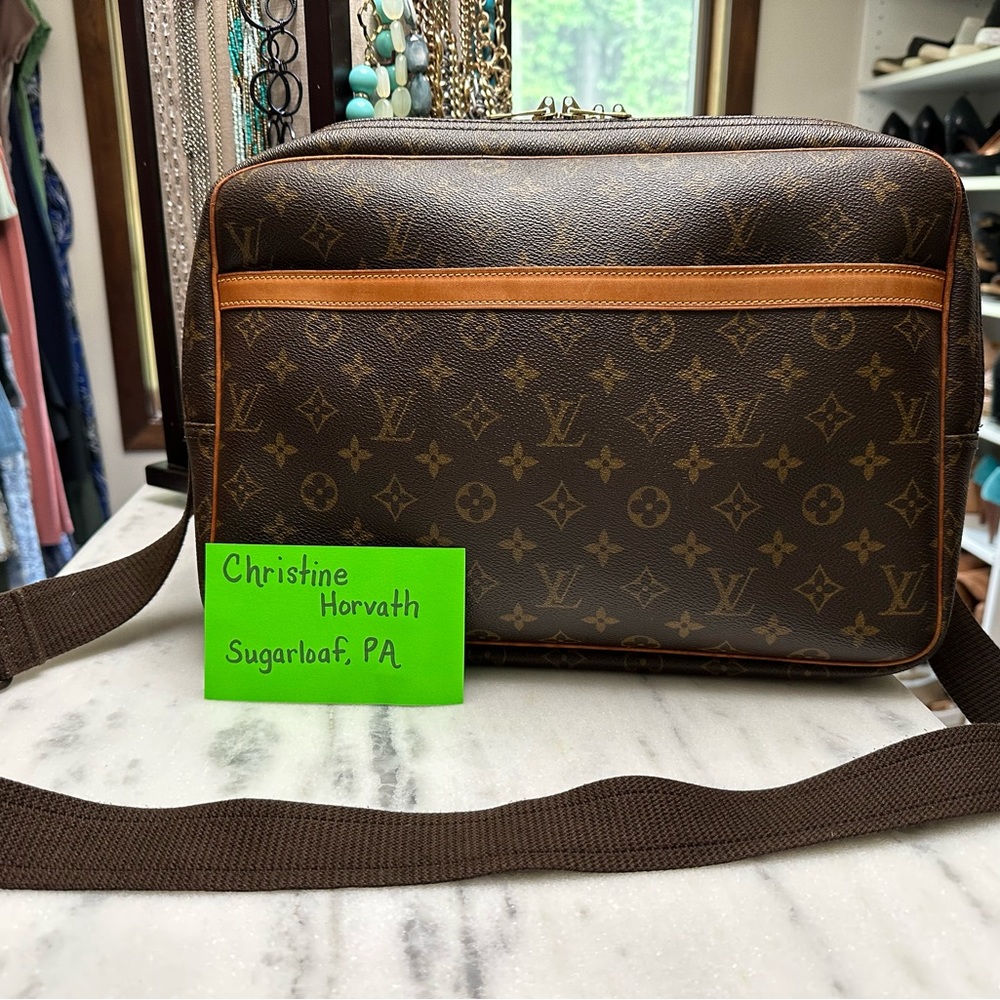 Louis Vuitton Monogram
Canvas Reporter PM